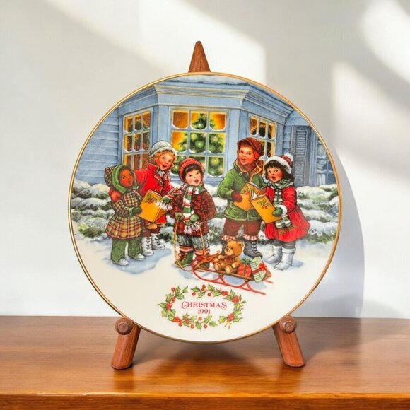 1991 Avon Christmas Plate, Perfect Harmony Porcelain Plate Trimmed in 22k Gold C - Picture 1 of 5